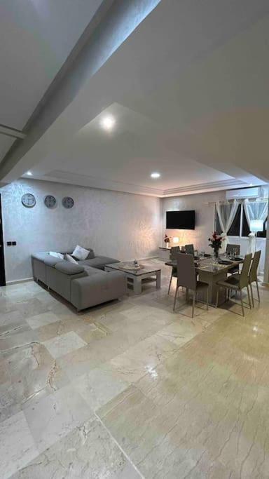 Appartement Haut Standing 3 Chambres Avec Terasse Quartier Gueliz Hivernage A Marrakech I19 Marrakesh Exterior photo
